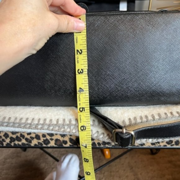 Etienne Aigner Large Black Leather Computer Bag/Tote. Pockets and Compartments - Picture 13 of 16